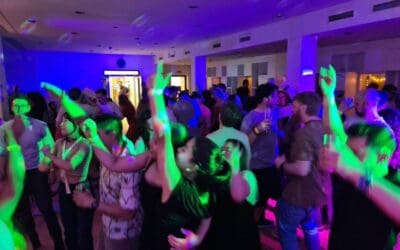 Spring party for all students with DJ and hotdogs 💃🕺🎉