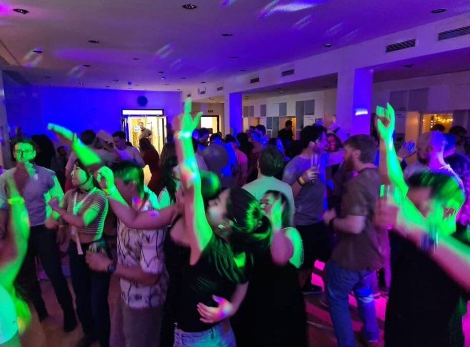 Spring party for all students with DJ and hotdogs 💃🕺🎉